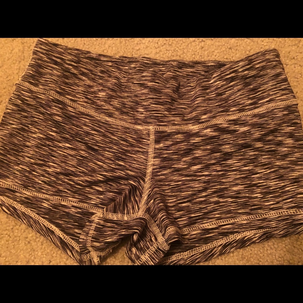 FLEO light grey patterned shorts